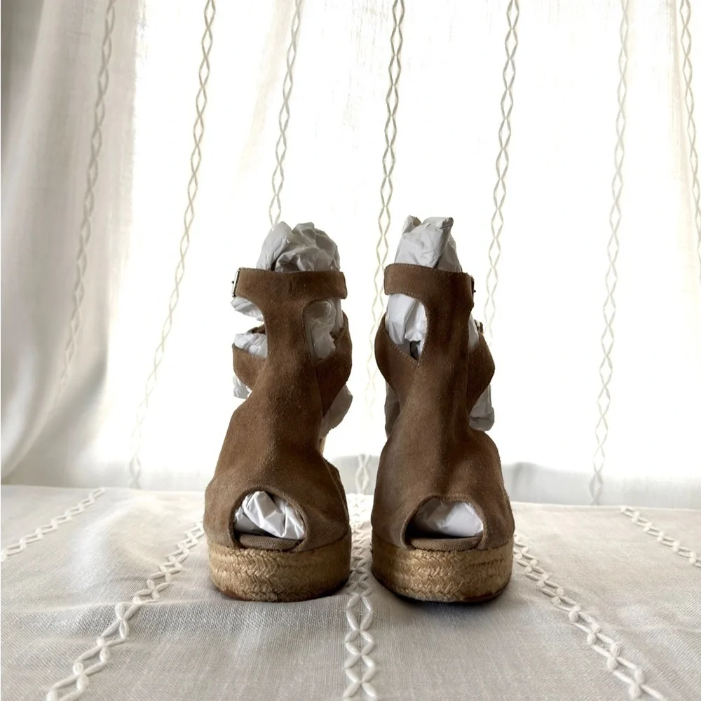 Bettye Muller Women’s Tan Suede Wedge Platform /Espadrille Shoes Size 9.